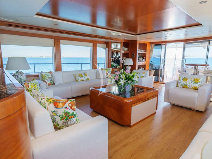 DIAM Gulf Graft Majesty 105 - saloon other angle DIAM Gulf Graft Majesty 105 - saloon other angle