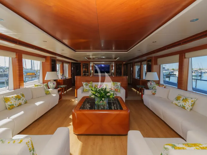 DIAM Gulf Graft Majesty 105 - saloon DIAM Gulf Graft Majesty 105 - saloon