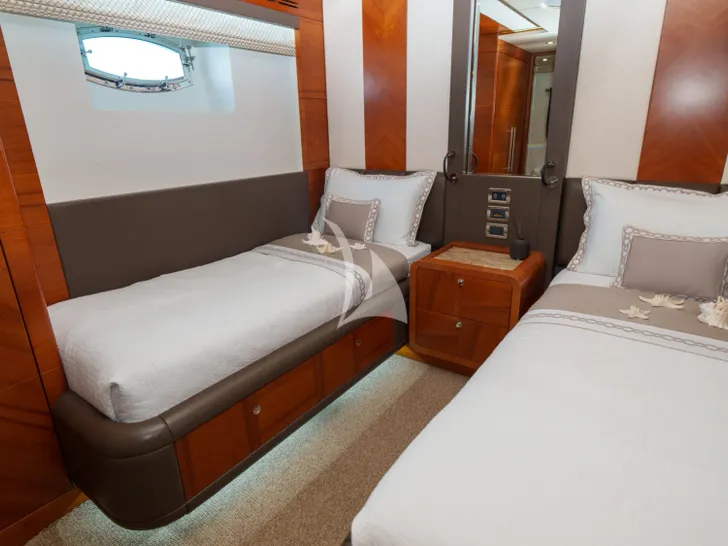 DIAM Gulf Graft Majesty 105 - twin cabin DIAM Gulf Graft Majesty 105 - twin cabin