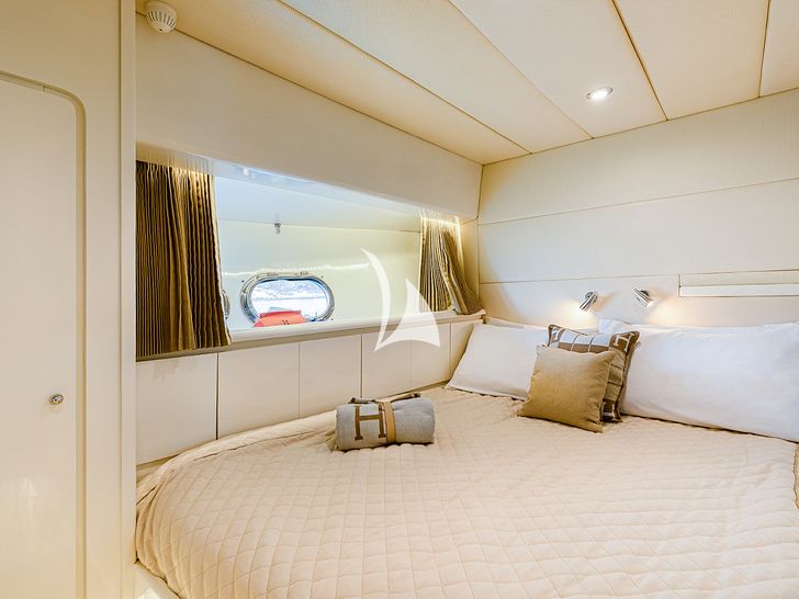 DIAMS Astondoa 72 VIP cabin 3