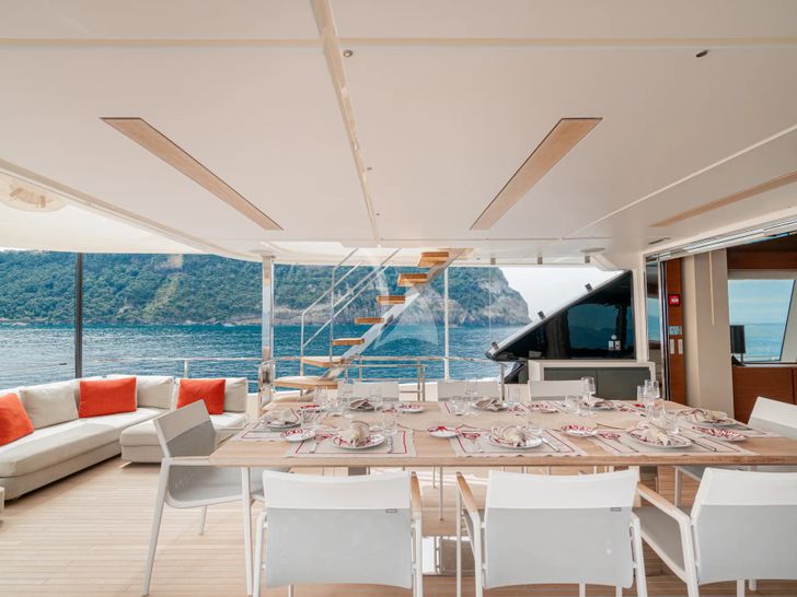 DIANA II Ferretti Dining DIANA II Ferretti Dining