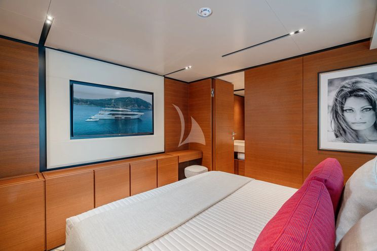 Charter Yacht DIANA II - Ferretti Custom Line Navetta 33 - 5 Cabins - Naples - Capri - Positano - Amalfi Coast - Italy