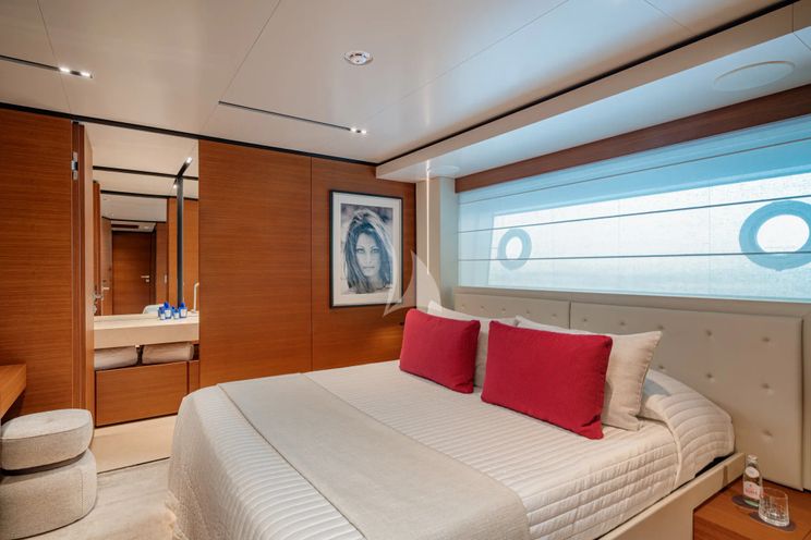 Charter Yacht DIANA II - Ferretti Custom Line Navetta 33 - 5 Cabins - Naples - Capri - Positano - Amalfi Coast - Italy