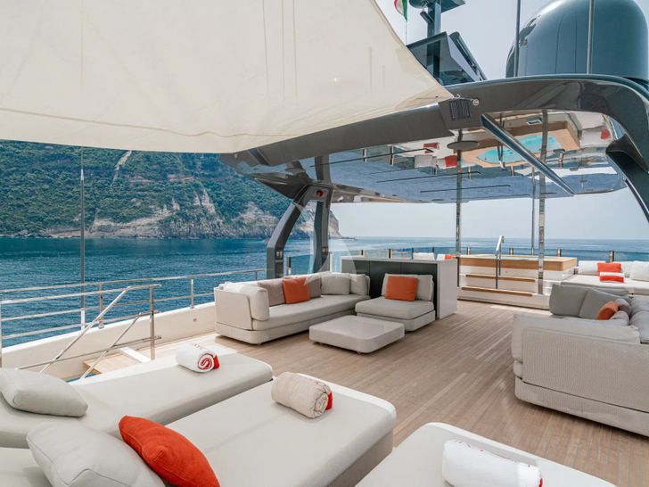 DIANA II Ferretti Sundeck 1 DIANA II Ferretti Sundeck 1