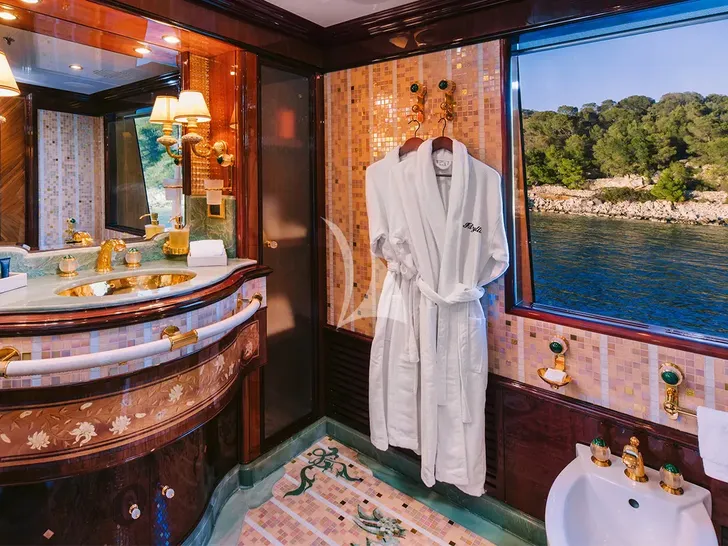 DILARA Benetti 59m - VIP cabin 4 bathroom DILARA Benetti 59m - VIP cabin 4 bathroom