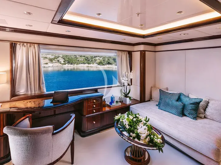 DILARA Benetti 59m - VIP cabin 4 lounge and office desk DILARA Benetti 59m - VIP cabin 4 lounge and office desk