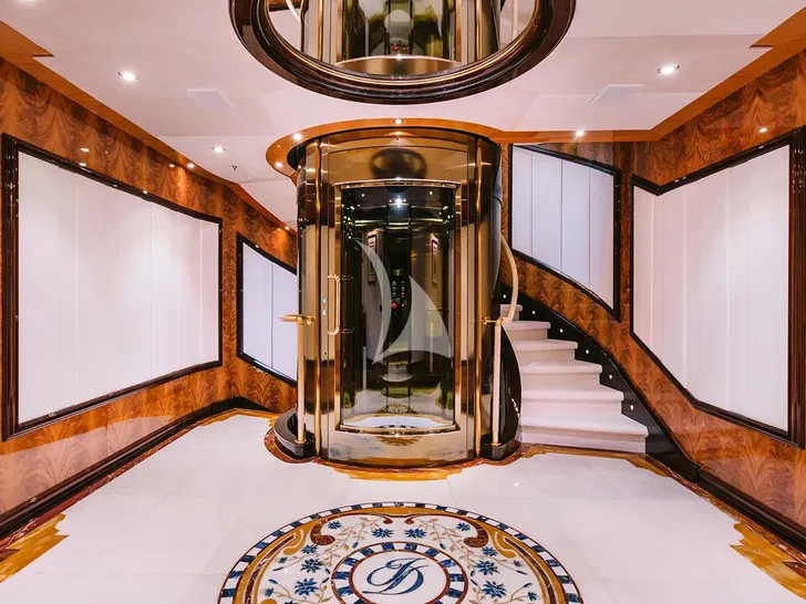 DILARA Benetti 59m - elevator DILARA Benetti 59m - elevator