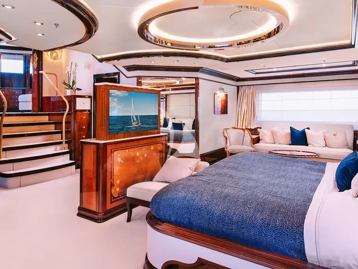 DILARA Benetti 59m - master cabin bed and TV DILARA Benetti 59m - master cabin bed and TV