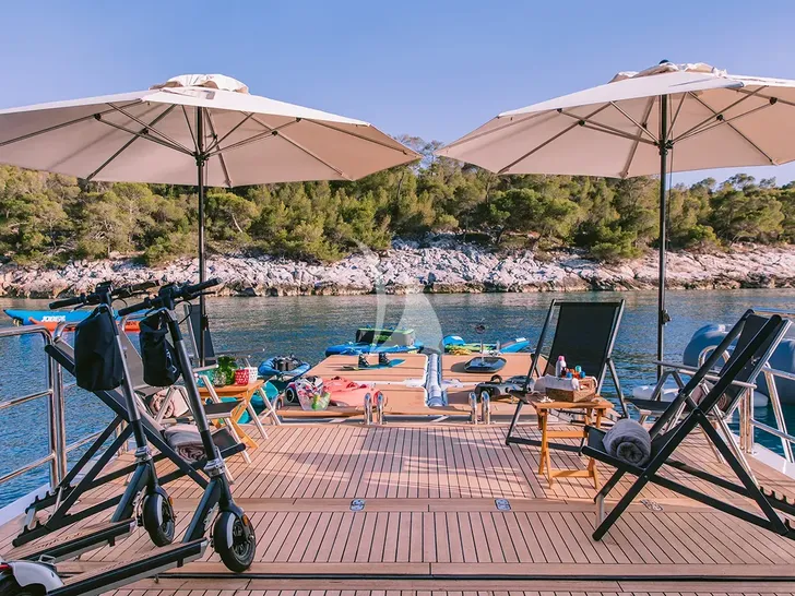 DILARA Benetti 59m - swim platform DILARA Benetti 59m - swim platform