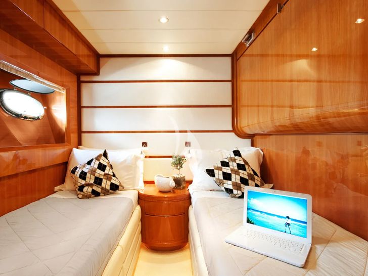 DILIAS Posilippo 80 - twin cabin 2 DILIAS Posilippo 80 - twin cabin 2