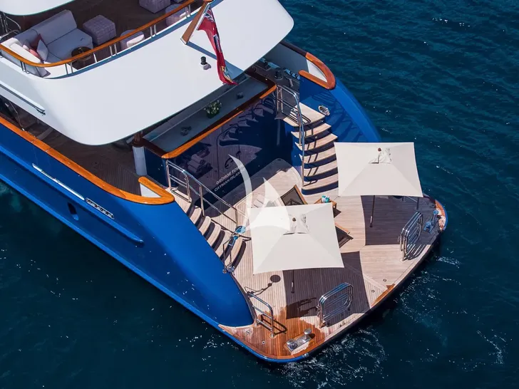 DIRT POOR Trinity 161 - aft shot DIRT POOR Trinity 161 - aft shot