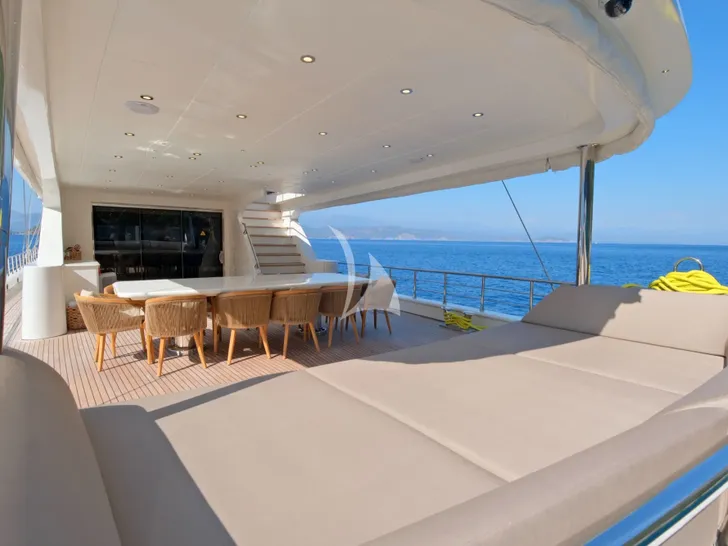 DODO Custom Motor Sailer 43m - main deck alfresco dining area and sunbathing lounge DODO Custom Motor Sailer 43m - main deck alfresco dining area and sunbathing lounge