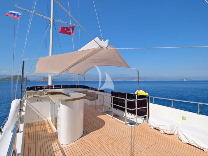 DODO Custom Motor Sailer 43m - sundeck bar DODO Custom Motor Sailer 43m - sundeck bar