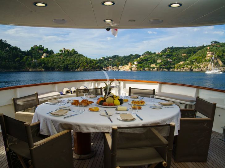 DON CIRO Benetti SD105 - alfresco dining set up DON CIRO Benetti SD105 - alfresco dining set up