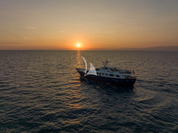 DON CIRO Benetti SD105 - cruising under the sunset DON CIRO Benetti SD105 - cruising under the sunset