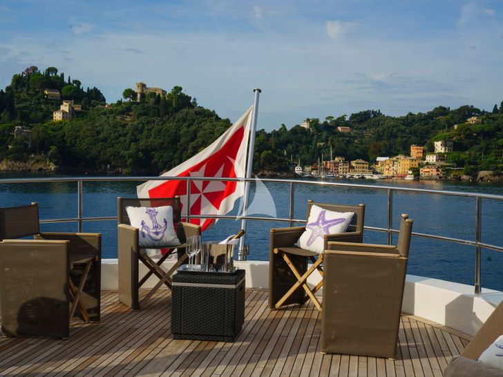 DON CIRO Benetti SD105 - flybridge aft seating DON CIRO Benetti SD105 - flybridge aft seating