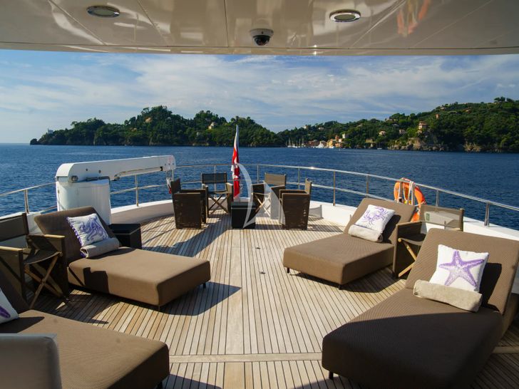 DON CIRO Benetti SD105 - flybridge aft with sun beds DON CIRO Benetti SD105 - flybridge aft with sun beds