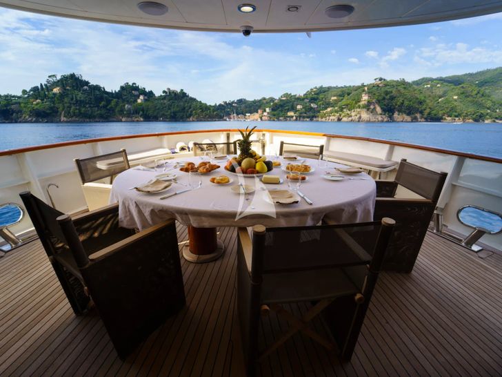 DON CIRO Benetti SD105 - main aft deck dining DON CIRO Benetti SD105 - main aft deck dining