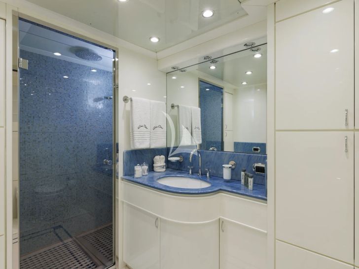 DON CIRO Benetti SD105 - twin cabin 1 bathroom DON CIRO Benetti SD105 - twin cabin 1 bathroom