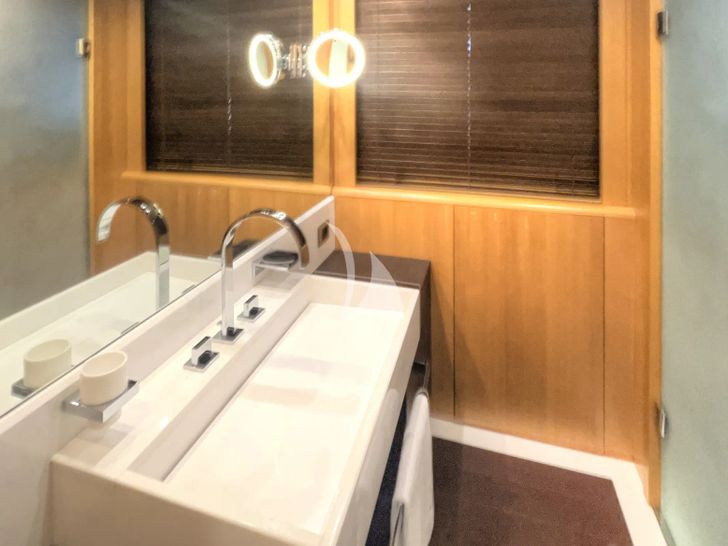 D'ONE D Leopard(Arno 46)- VIP cabin 2 bathroom D'ONE D Leopard(Arno 46)- VIP cabin 2 bathroom