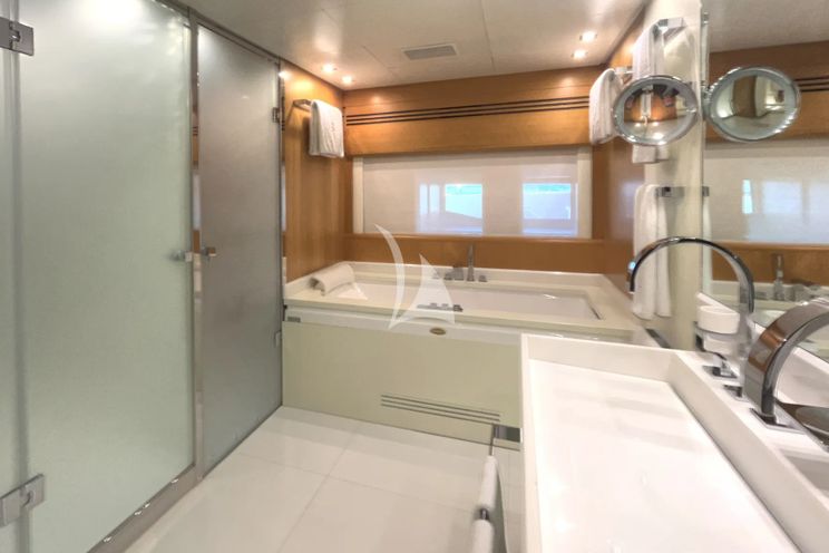 Charter Yacht D'ONE D - Leopard 46 - 5 Cabins - Cannes - St Tropez - Nice - Antibes - Monaco - French Riviera