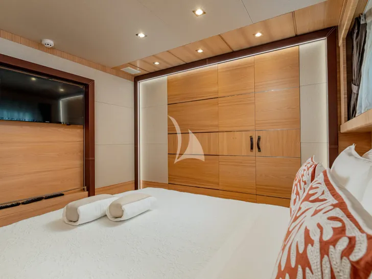 DON MICHELE C Boats 27m - VIP cabin 1 bed and TV DON MICHELE C Boats 27m - VIP cabin 1 bed and TV
