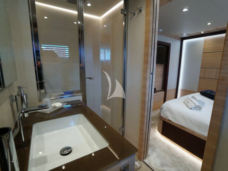 DON MICHELE C Boats 27m - VIP cabin 1 bathroom DON MICHELE C Boats 27m - VIP cabin 1 bathroom