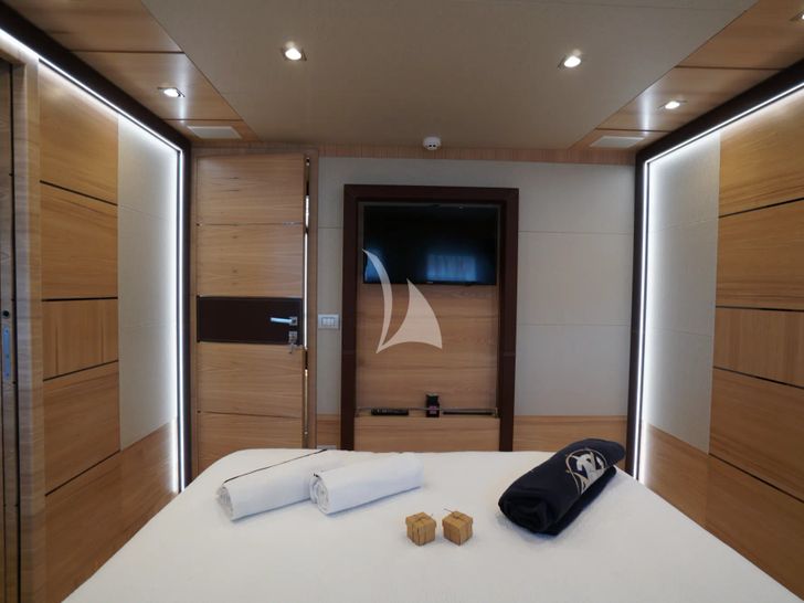 DON MICHELE C Boats 27m - VIP cabin 1 bed and TV DON MICHELE C Boats 27m - VIP cabin 1 bed and TV