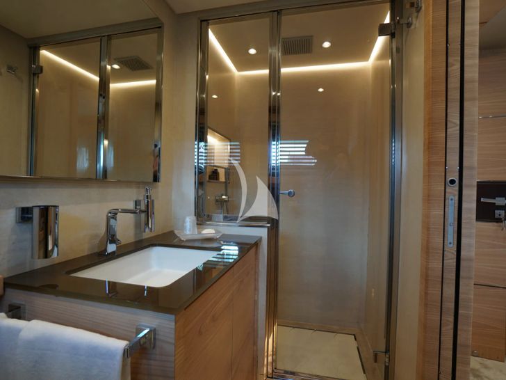 DON MICHELE C Boats 27m - VIP cabin 2 bathroom DON MICHELE C Boats 27m - VIP cabin 2 bathroom