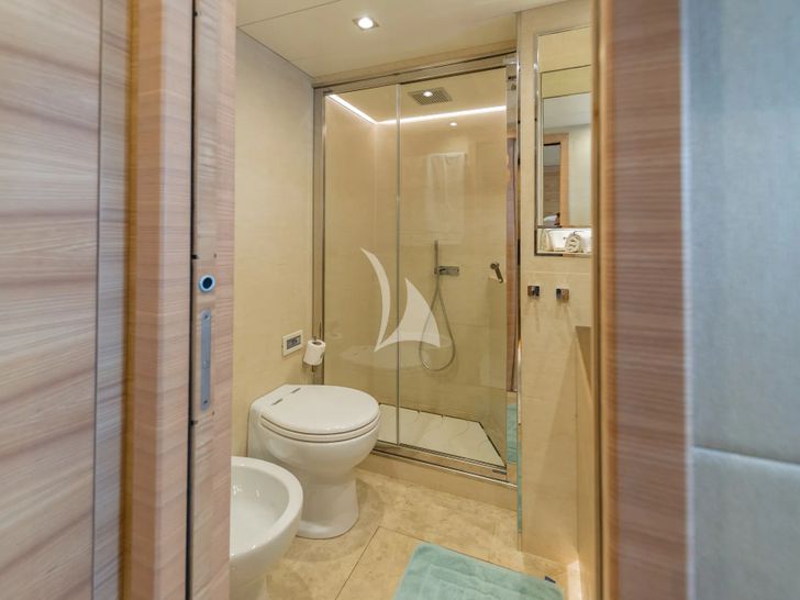 DON MICHELE C Boats 27m - twin cabin bunk bathroom DON MICHELE C Boats 27m - twin cabin bunk bathroom