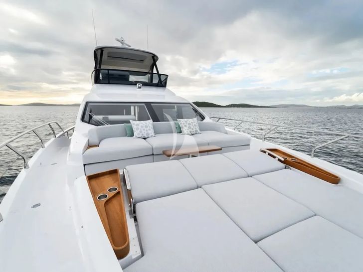 DONNA Azimut 68 Fly - foredeck DONNA Azimut 68 Fly - foredeck