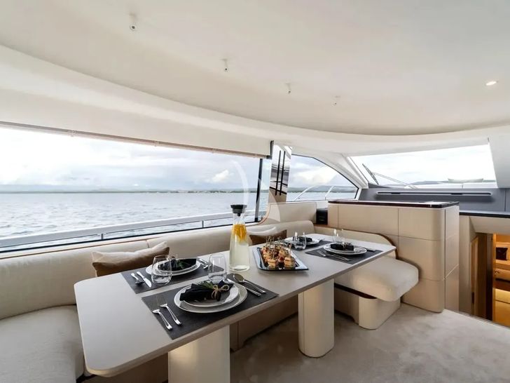 DONNA Azimut 68 Fly - indoor dining area DONNA Azimut 68 Fly - indoor dining area
