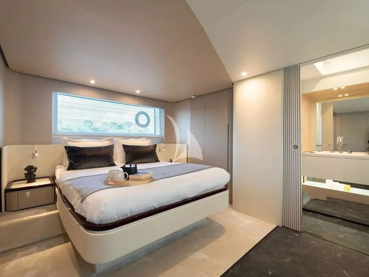 DONNA Azimut 68 Fly - master cabin DONNA Azimut 68 Fly - master cabin