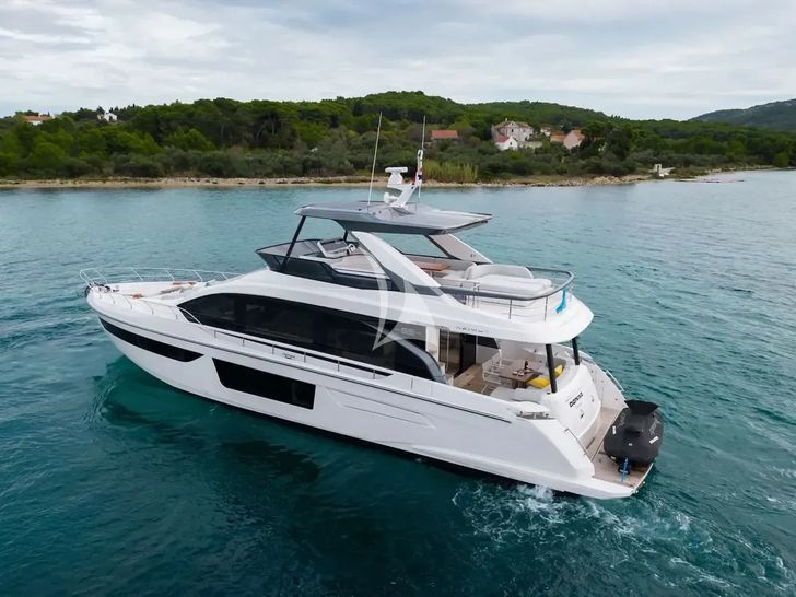 DONNA Azimut 68 Fly - anchored DONNA Azimut 68 Fly - anchored