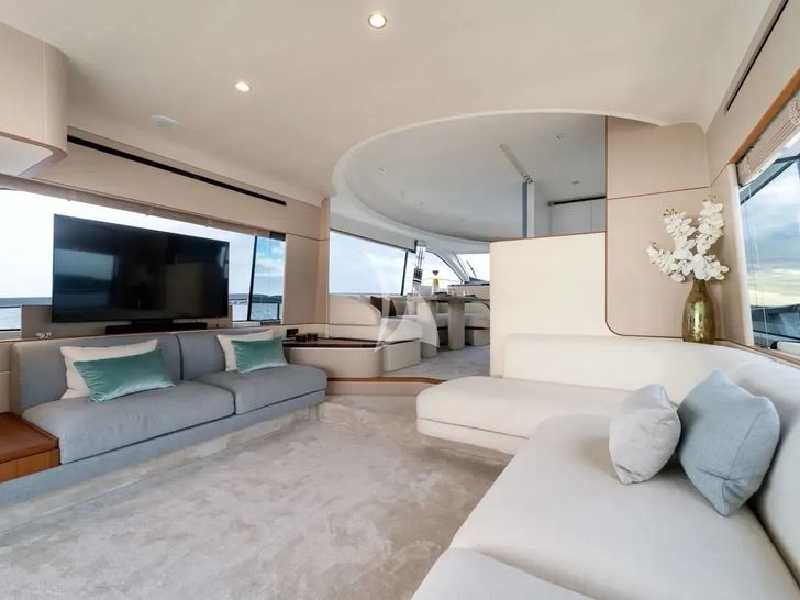 DONNA Azimut 68 Fly - saloon seating and TV DONNA Azimut 68 Fly - saloon seating and TV