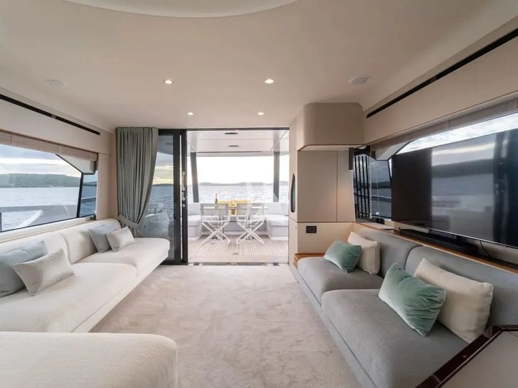 DONNA Azimut 68 Fly - saloon DONNA Azimut 68 Fly - saloon