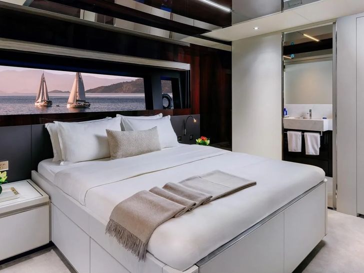 DON'T WORRY Riva Dolcevita 110 - VIP cabin 1 DON'T WORRY Riva Dolcevita 110 - VIP cabin 1