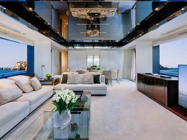 DON'T WORRY Riva Dolcevita 110 - main saloon DON'T WORRY Riva Dolcevita 110 - main saloon