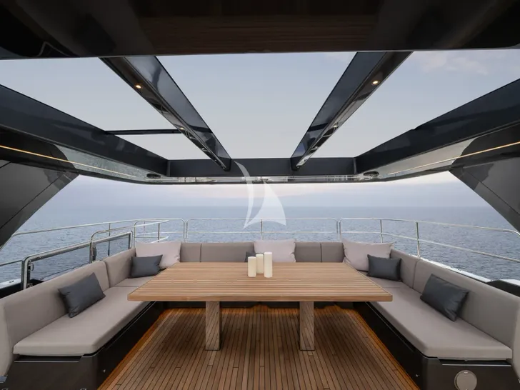 DOUBLE HAPPINESS Sunreef 60 Eco Power - Flybridge Seating DOUBLE HAPPINESS Sunreef 60 Eco Power - Flybridge Seating