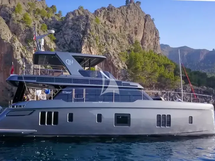 DOUBLE HAPPINESS Sunreef 60 Eco Power - Side Profile DOUBLE HAPPINESS Sunreef 60 Eco Power - Side Profile
