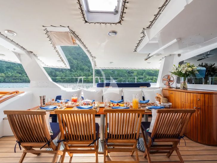 DOUCE FRANCE Alu Marine 42m - aft alfresco dining area DOUCE FRANCE Alu Marine 42m - aft alfresco dining area