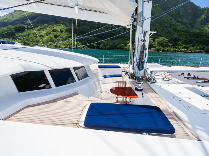 DOUCE FRANCE Alu Marine 42m - foredeck lounge DOUCE FRANCE Alu Marine 42m - foredeck lounge