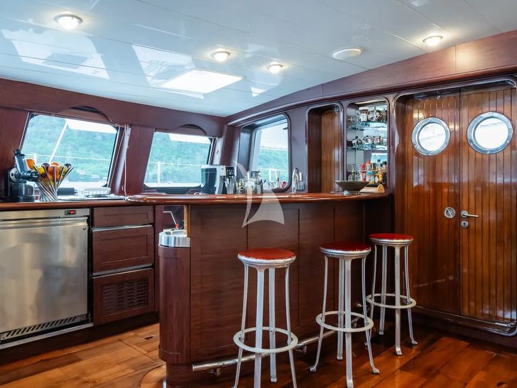 DOUCE FRANCE Alu Marine 42m - saloon bar DOUCE FRANCE Alu Marine 42m - saloon bar