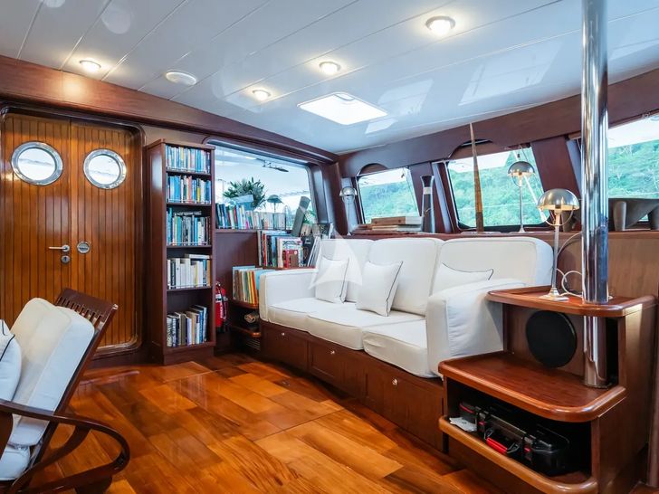 DOUCE FRANCE Alu Marine 42m - saloon other seating area DOUCE FRANCE Alu Marine 42m - saloon other seating area