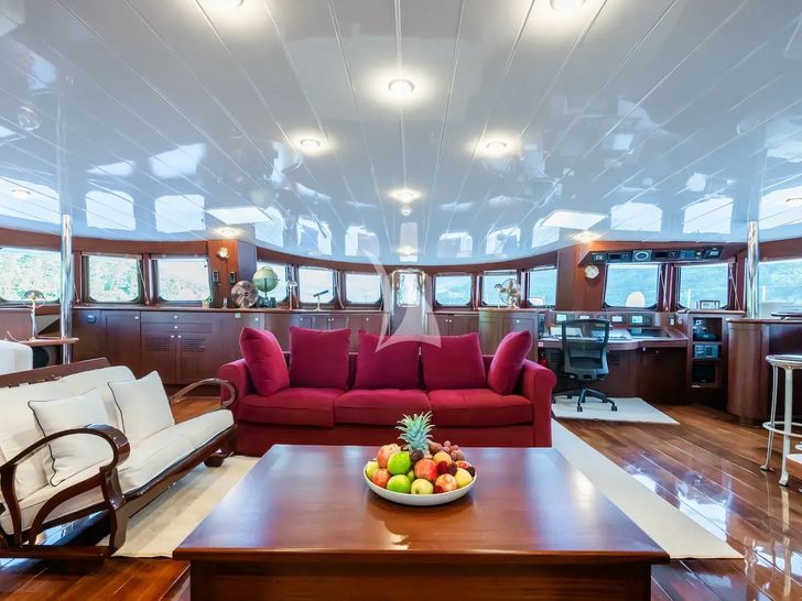 DOUCE FRANCE Alu Marine 42m - saloon DOUCE FRANCE Alu Marine 42m - saloon