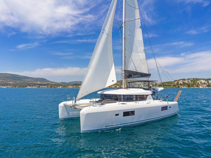 DREAM WATERS Lagoon 42 DREAM WATERS Lagoon 42
