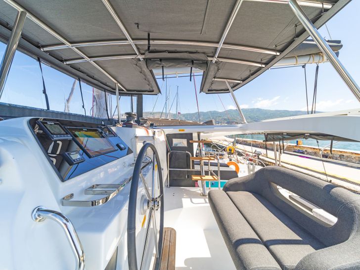 DREAM WATERS Lagoon 42 helm DREAM WATERS Lagoon 42 helm