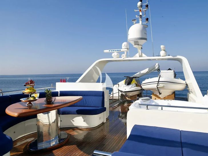 DREAM B Giant 99 - flybridge seating DREAM B Giant 99 - flybridge seating