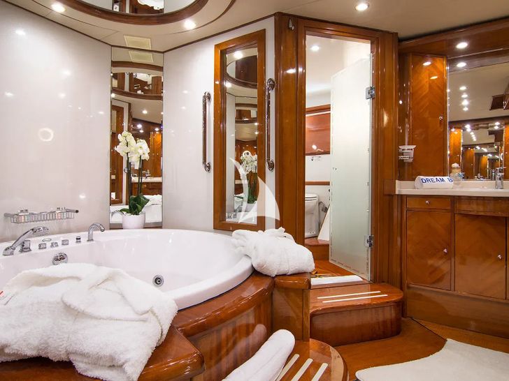DREAM B Giant 99 - master cabin bathroom DREAM B Giant 99 - master cabin bathroom