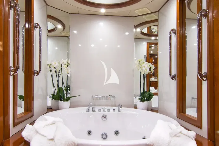 Charter Yacht DREAM B - Giant 99 - 5 Cabins - Athens - Mykonos - Paros - Cyclades - Greece